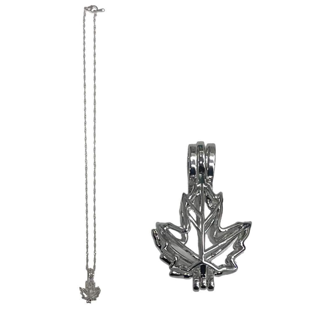 Love Pearl Canada - Maple Leaf Pendant
