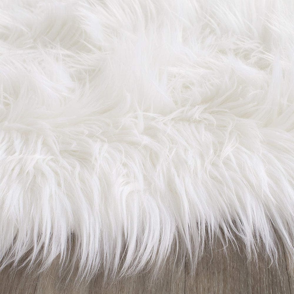 White Oaks Heart Shaped Faux Fur Rugs