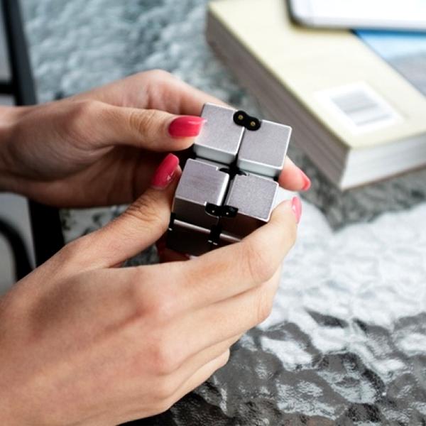 Gadgets - Infinite-Folding Creative Cube Fidgeting Gadget - Assorted Colors