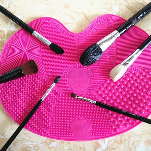 Health & Beauty - Multi-Textured Make Up Beauty Brush Cleaning Mat