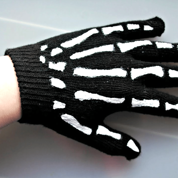 Kids' Winter Skull & Crossbones Knit Beanie and Gloves Set